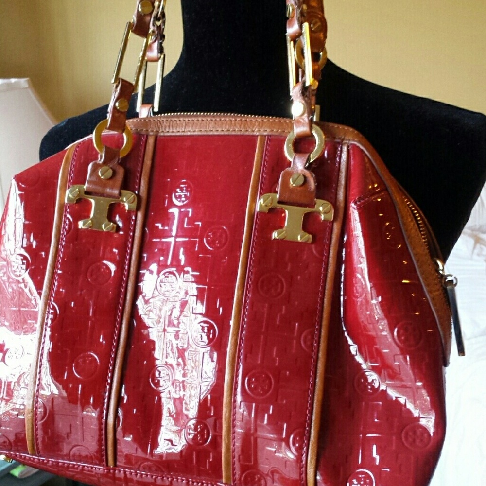 TORY BURCH SIGNATURE  RED PATENT LEATHER PURSE